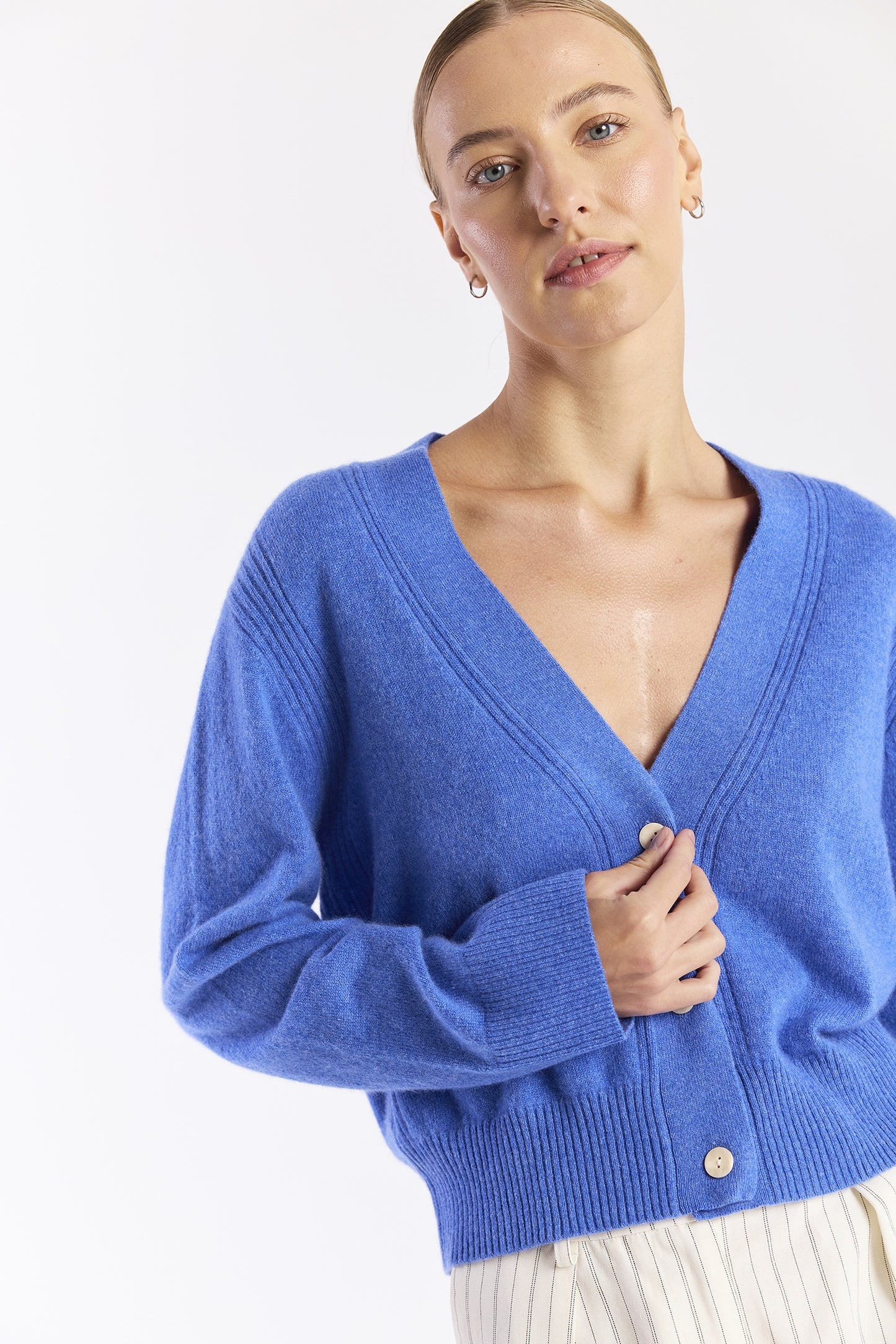BOXY CROPPED CARDI