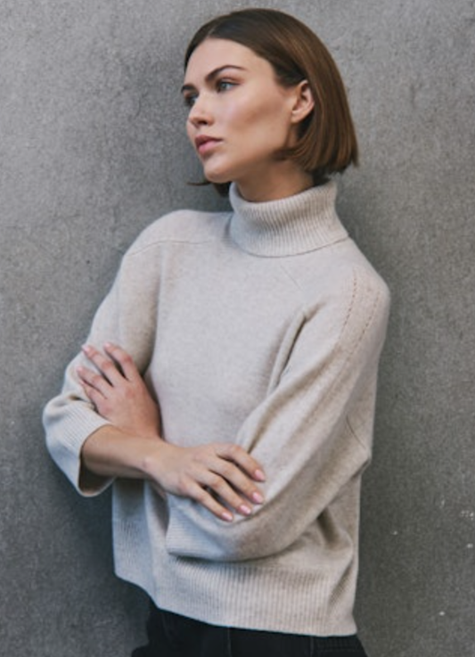 TURTLENECK W/ BACK DETAILS